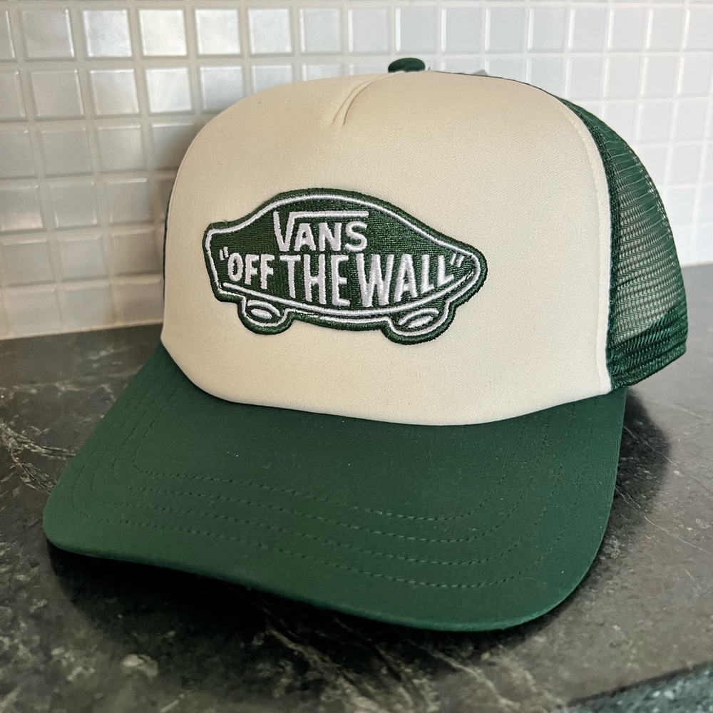 Vans off the wall patch trucker hat w/ curved bill, Eden green & off white